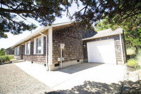 Best Nest, gated community, wood stove, easy walking distance to beach